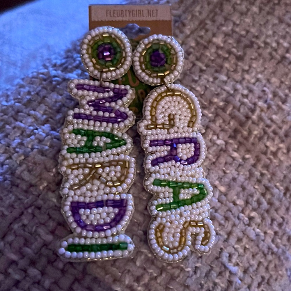 BNWT Mardi Gras Trendy Seed Bead Stud Earrings - Picture 1 of 2